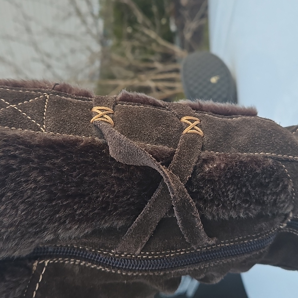 Womens' Eventure Bare Traps Stay Dry System Faux Fur Flat Boots - Picture 10 of 10